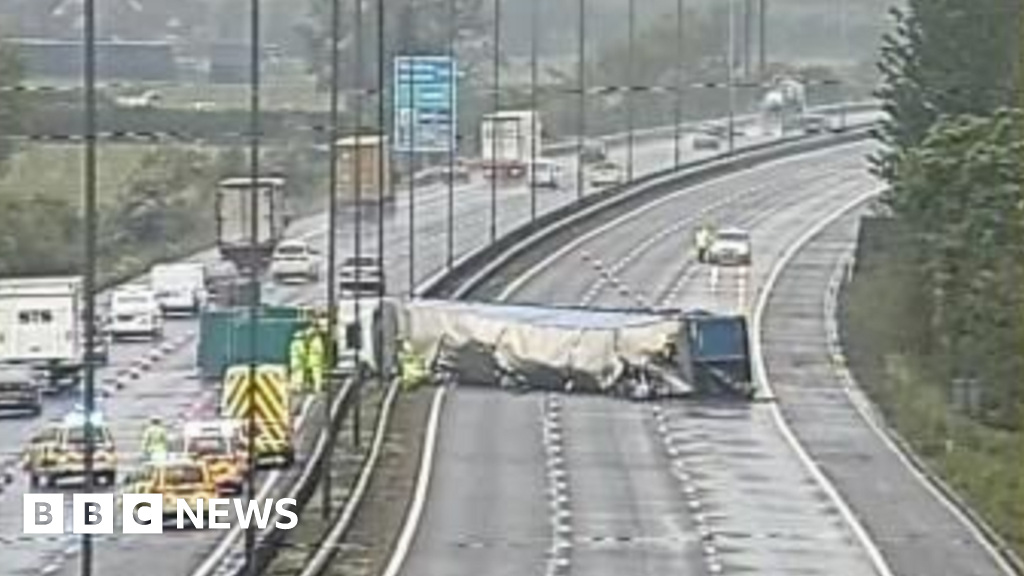 M4 Crash Driver Killed As Lorry Overturns Bbc News