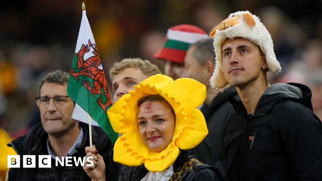 Delilah: Rugby fans torn over WRU choir ban on Tom Jones song