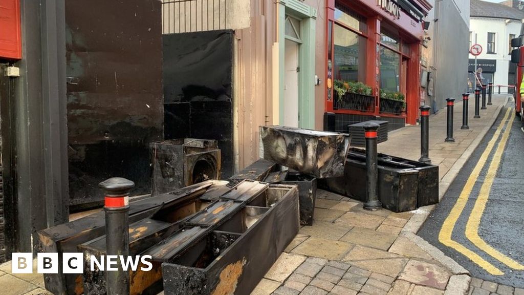 Londonderry: City centre restaurant damaged in kitchen fire - BBC News