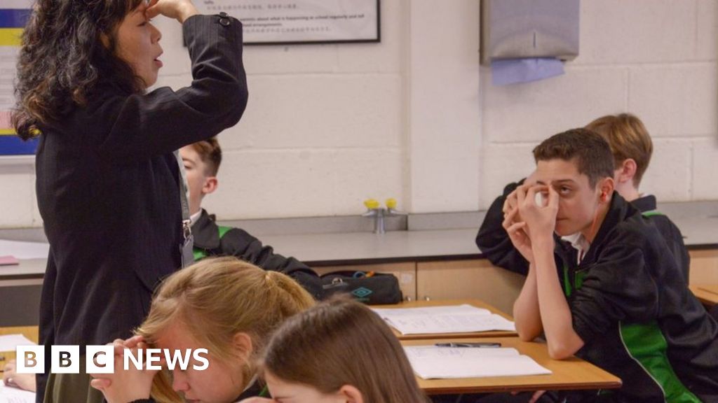 what-it-was-like-being-taught-by-chinese-teachers-in-the-uk-bbc-news