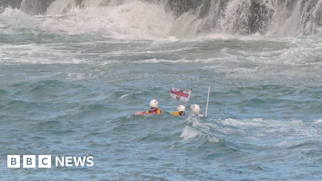 Newquay rescue Man swept into sea with family dies BBC News