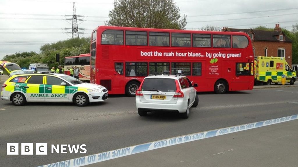 Cyclist fell from bike before fatal crash - BBC News