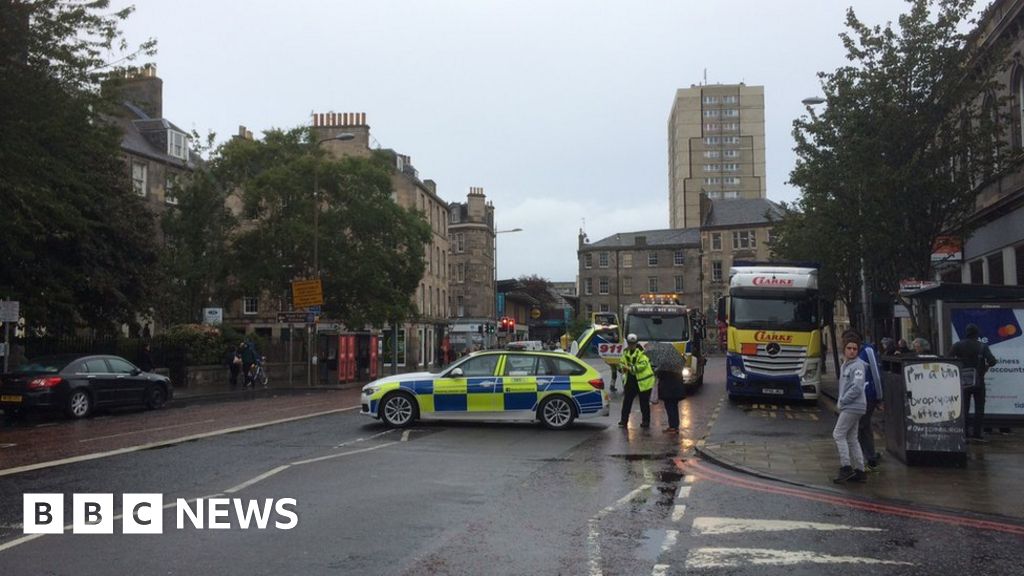 Police in Edinburgh issue appeal following fatal crash - BBC News