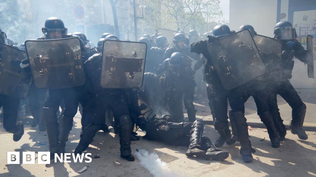 France protests: More than 100 police hurt in May Day demonstrations