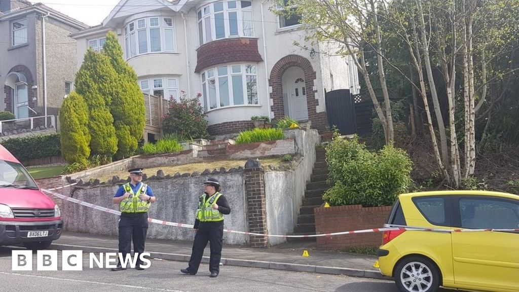 Murder arrest after man, 48, dies in Clydach, Swansea BBC News