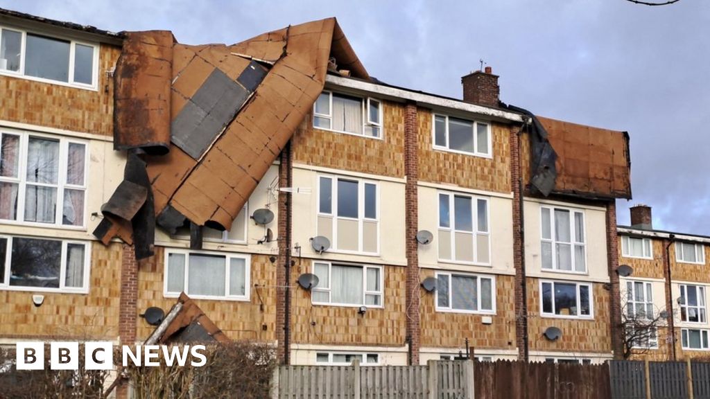 Storm Pia brings disruption to Yorkshire and Lincolnshire - BBC News