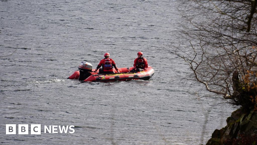 Man dies while open water swimming in lake