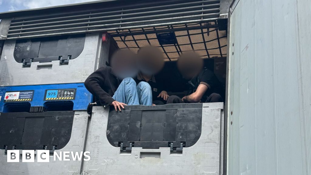Lorry driver ’stressed’ after migrants found