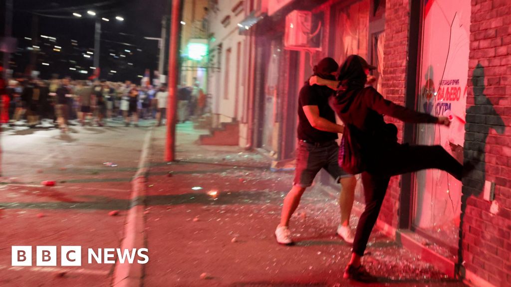Serbia ruling party offices set on fire in fifth night of protests thumbnail