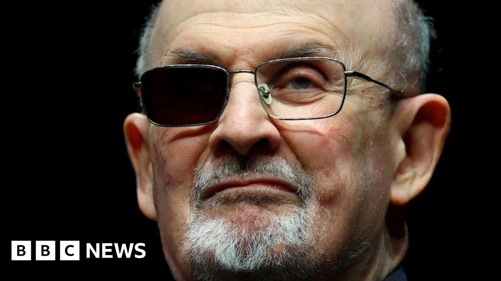 Нападателят на Salman Rushdie призна за виновен за опит за убийство и нападение 