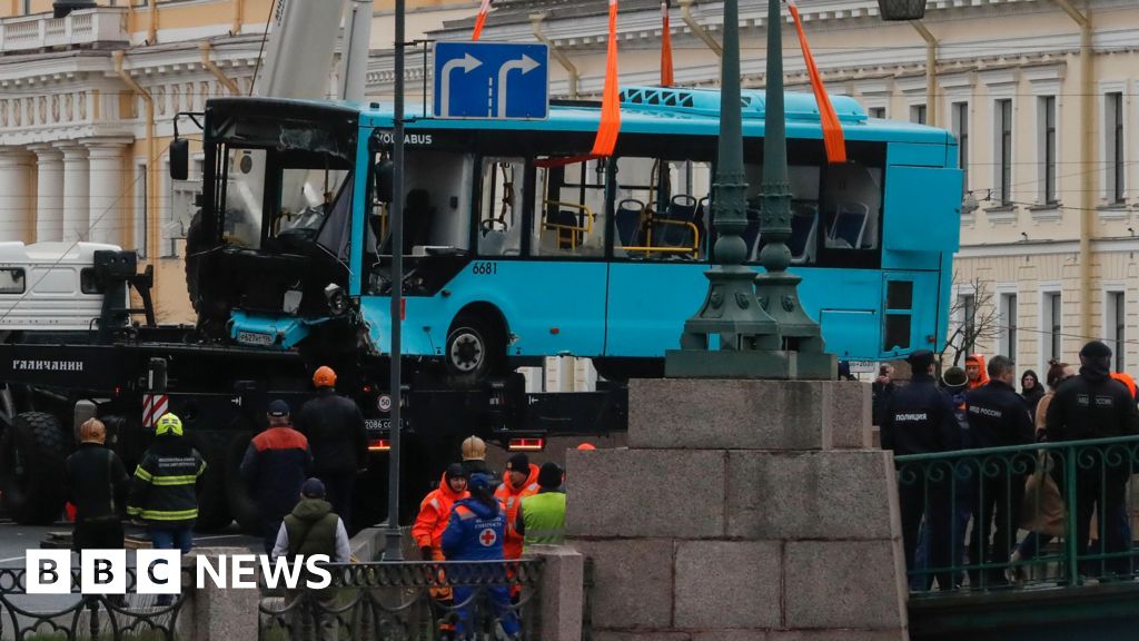 Sieben Tote bei einem Busunfall in St. Petersburg, sagten Beamte