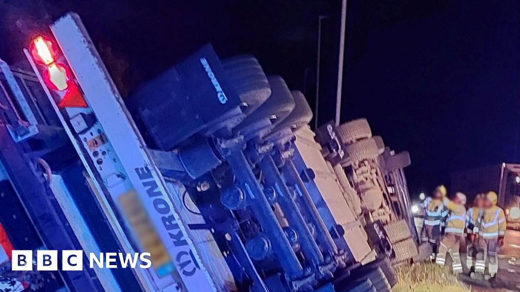 Lorry Overturns Closing A46 Nottinghamshire Northbound Causing Long Delays