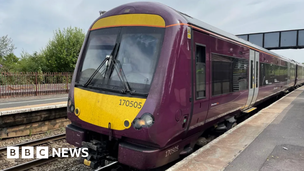 Lightning strike disupts services between Birmingham and Bromsgrove