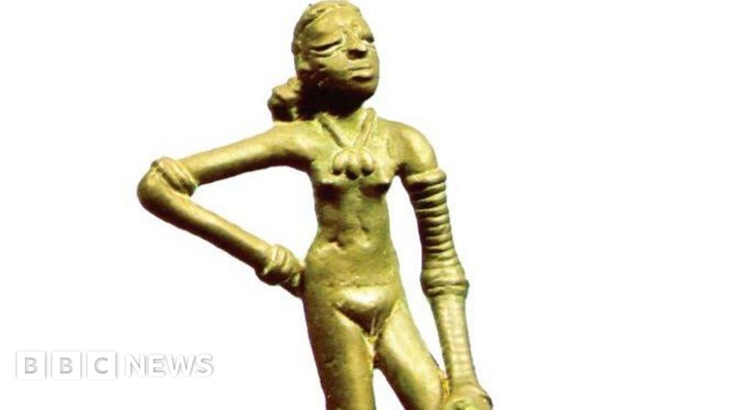 'Dancing girl' with bare torso restored in Indian textbook after backlash
