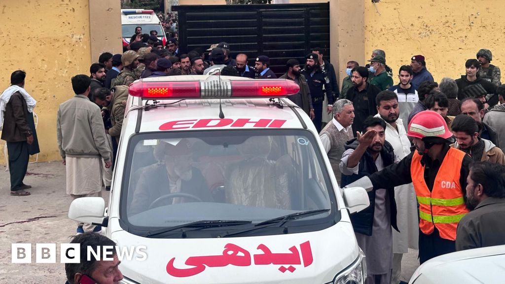Meer dan dertig doden bij explosie in Pakistaanse moskee, zeggen functionarissen