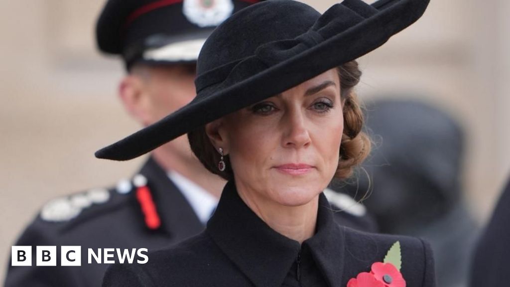 Queen and Kate join services to mark Armistice Day