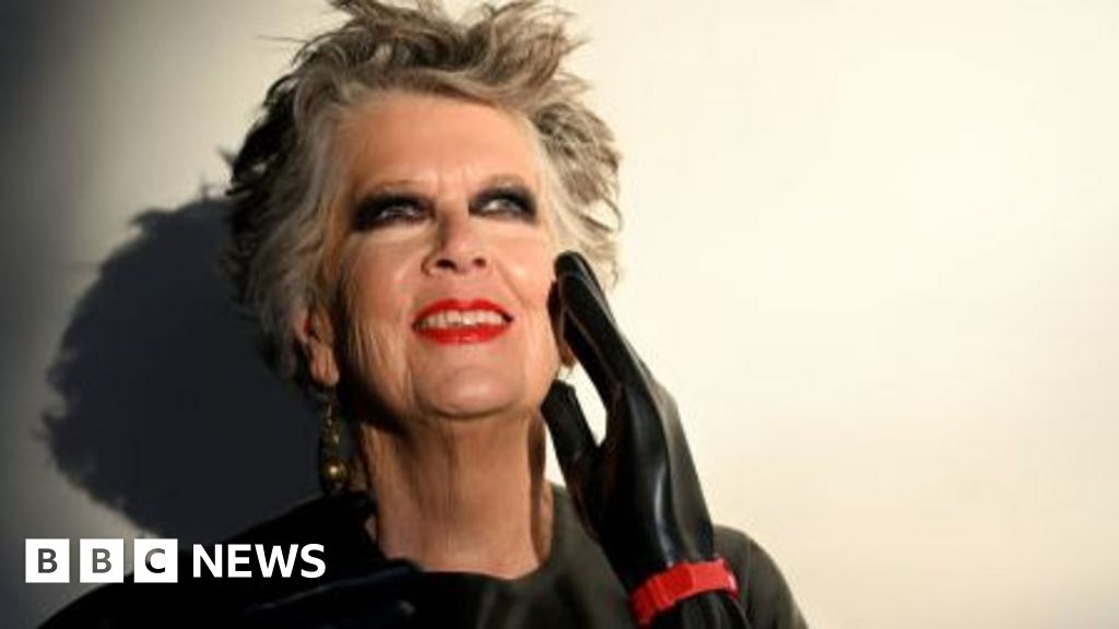 Bake Off judge Prue Leith debuts new look at London Fashion Week