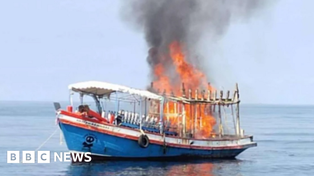 Search resumes for British tourist after Thai boat fire