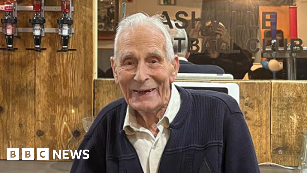 bbc.co.uk - Lynette Horsburgh - Minute's applause for WW2 hero and Ashville FC founder