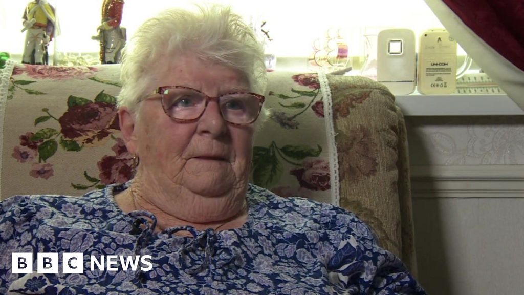 Apology after Immingham Queen's tree cut down 'in error'