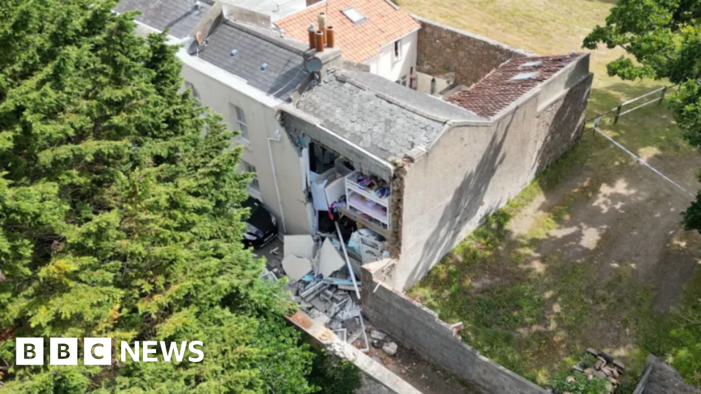 Jersey Gas denies charge relating to house explosion