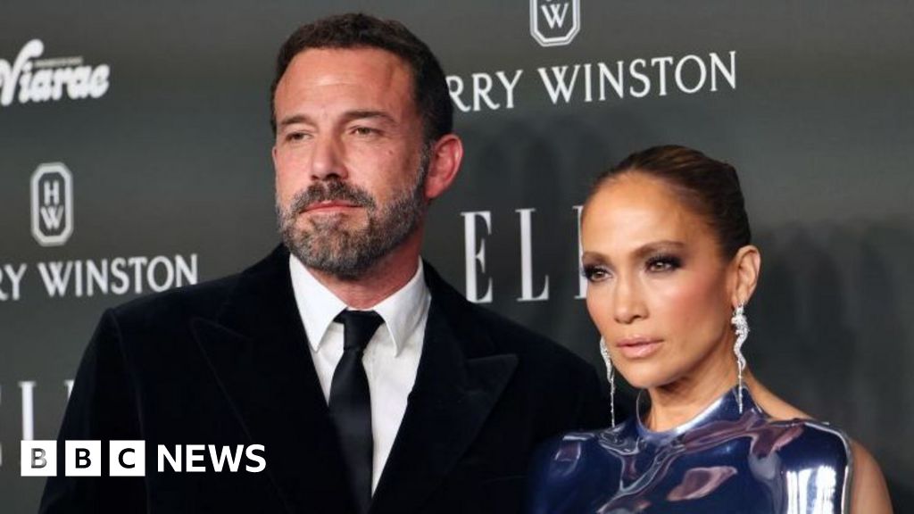 Jennifer Lopez files for divorce from Ben Affleck