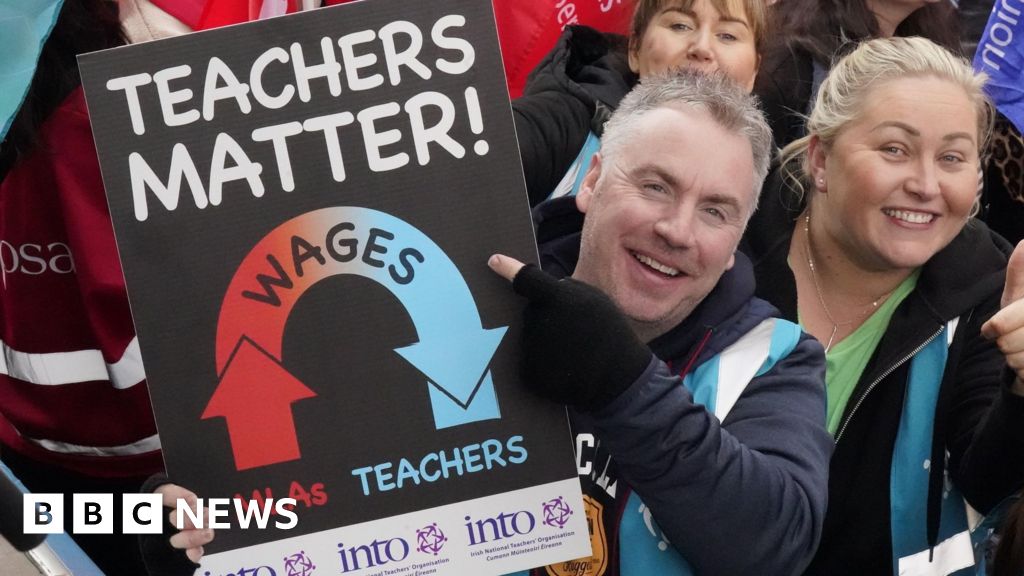 NI teachers reject pay offer of 5.5%