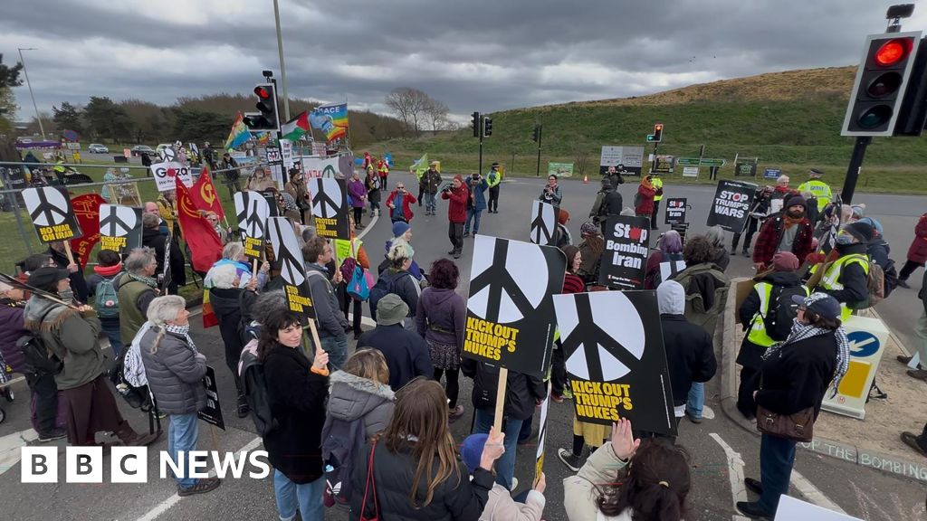 Arrests at Lakenheath demo for alleged support of banned group