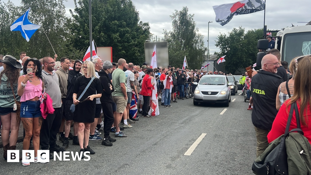 Hundreds of protesters gather at asylum hotel