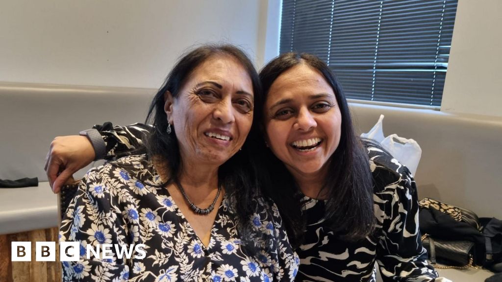 Daughter donates kidney to mother as birthday present