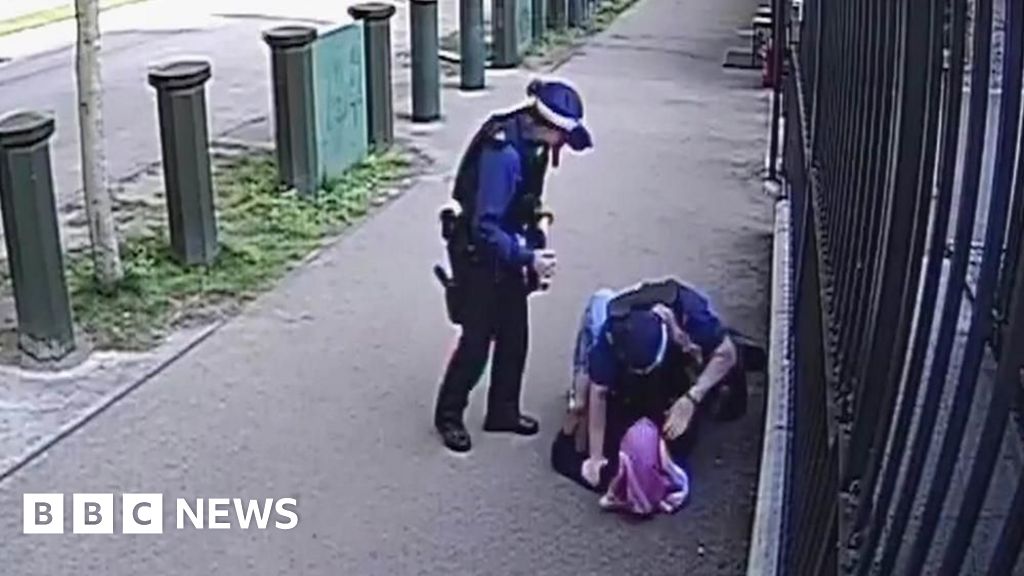 Man arrested outside Israeli embassy shouted he wanted to 'make crimes', court hears