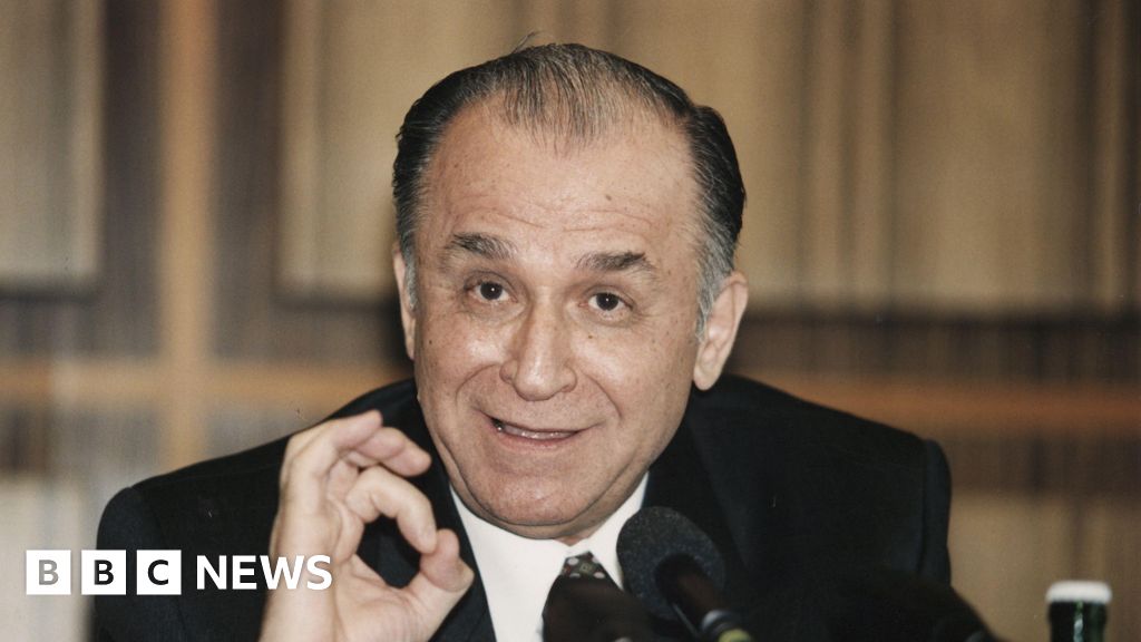 Ion Iliescu: Former Romanian President dies aged 95 thumbnail