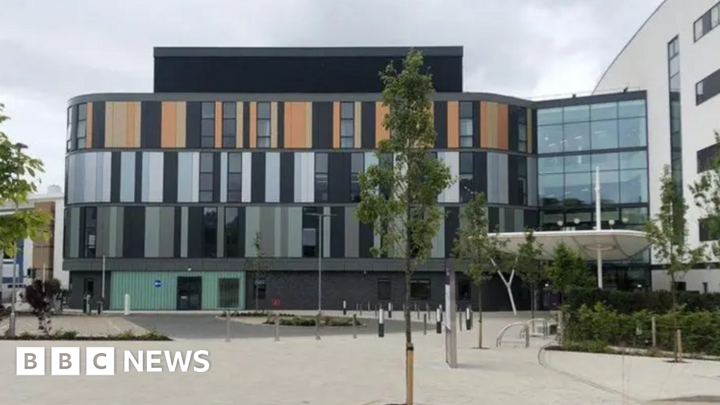 bbc.co.uk - Iona Young - Mould found on children's cancer ward at Edinburgh hospital