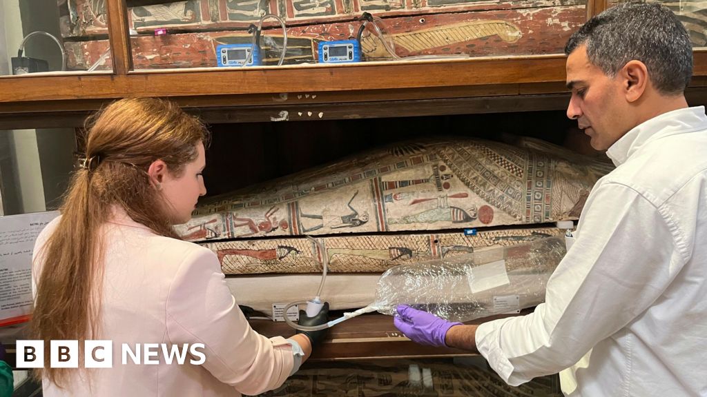 Ancient Egyptian mummies smell "spicy" and "sweet", study finds