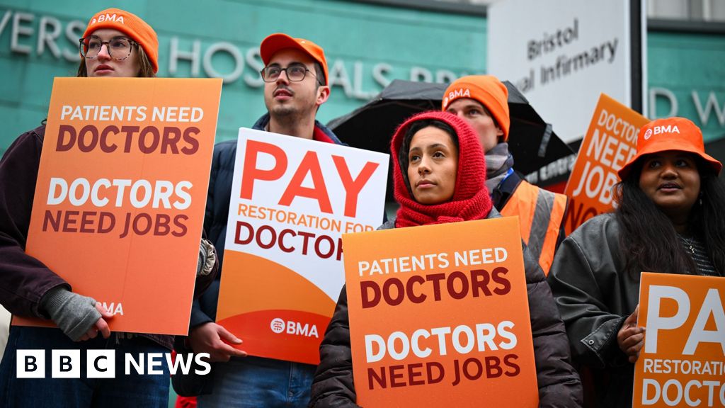 Starmer calls doctors' strike 'dangerous' as five-day walkout begins