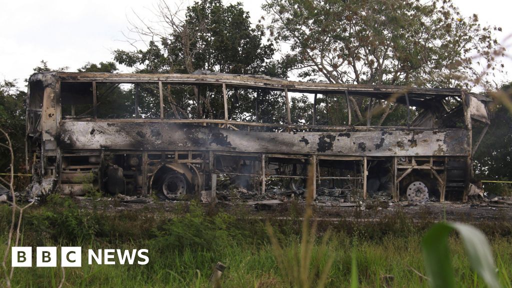 Kecelakaan bus Meksiko selatan membunuh 41, kata pihak berwenang