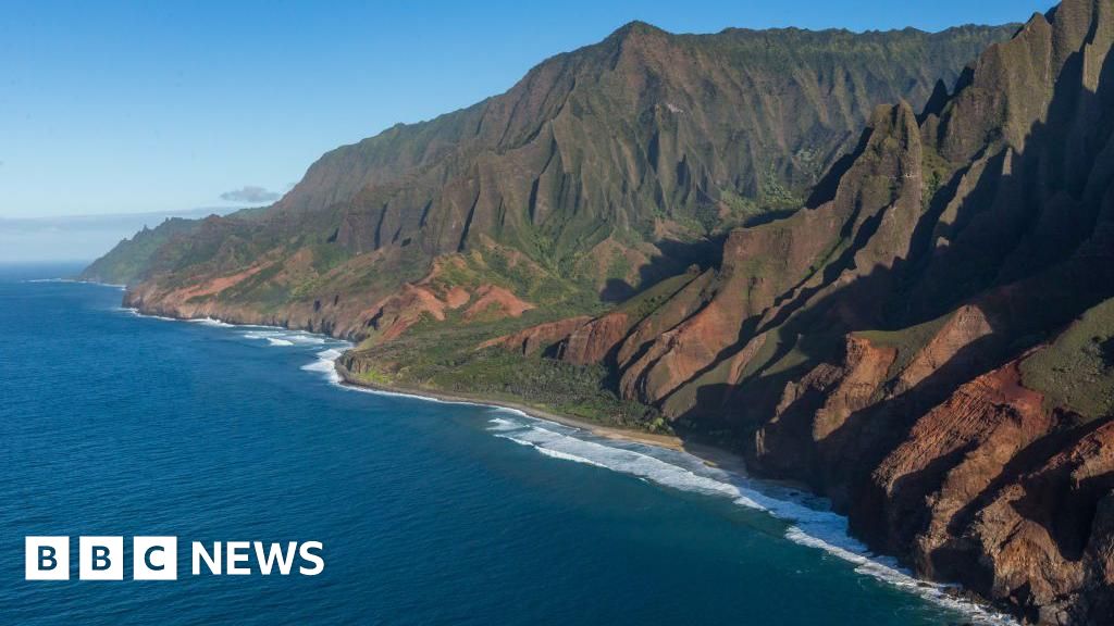 Three dead after helicopter crash in Hawaii