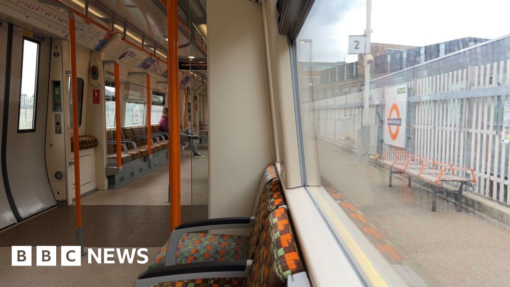 Windrush line staff vote for three-day strike