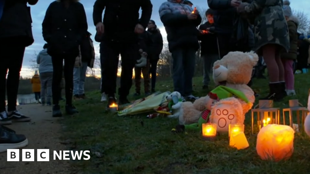 Hundreds turn out for Solihull lake-death vigil
