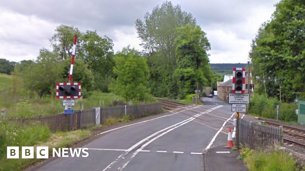 Hexham Train Crashes Into Taxi At Warden Level Crossing Bbc News 