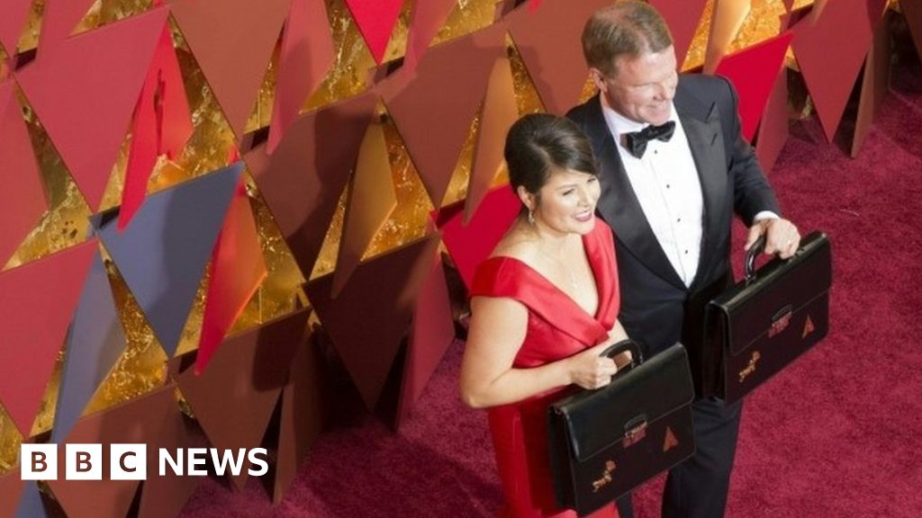 Oscar blunder duo given bodyguards after 'death threats'