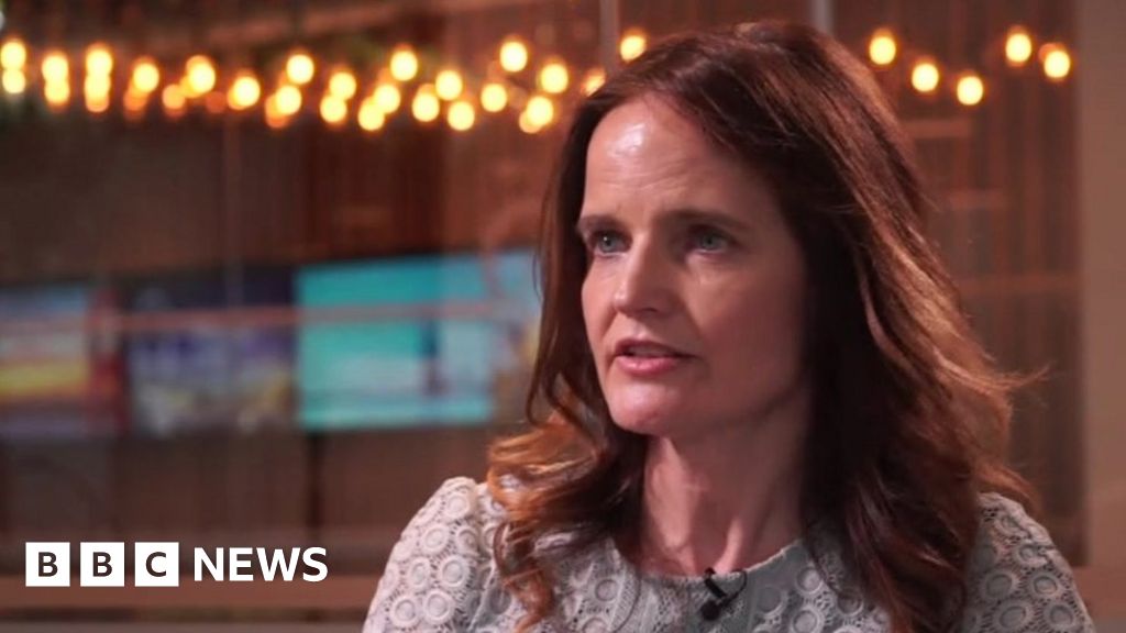 Charlotte Hogg former Bank deputy 'sorry' for mistake BBC News