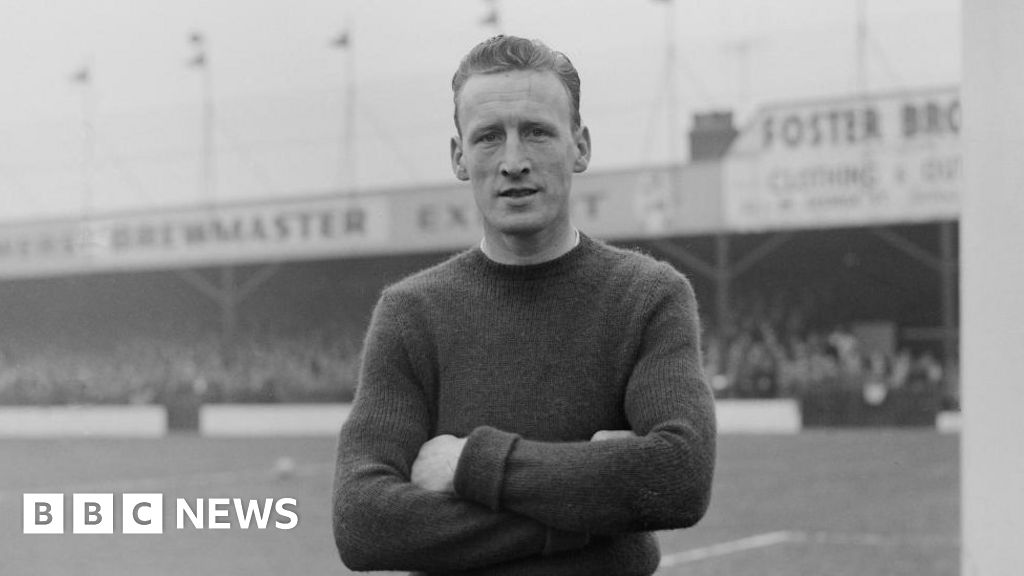 Oldest surviving England player Baynham dies at 94