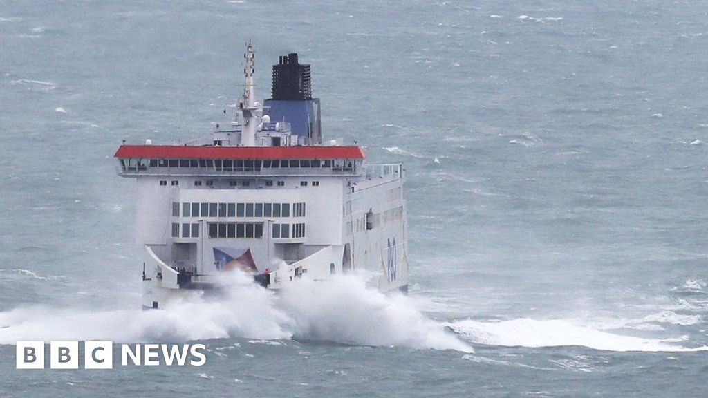 Channel migrants: Pride of Canterbury in U-turn rescue