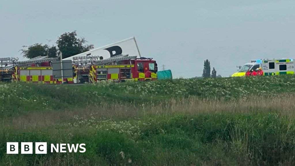 A47 closed on South Brink in Fens after lorry and cars crash