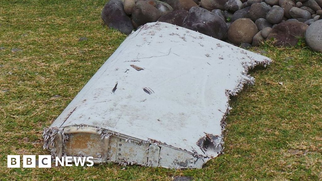 MH370: The Key Pieces Of Debris Found By The Public - BBC News