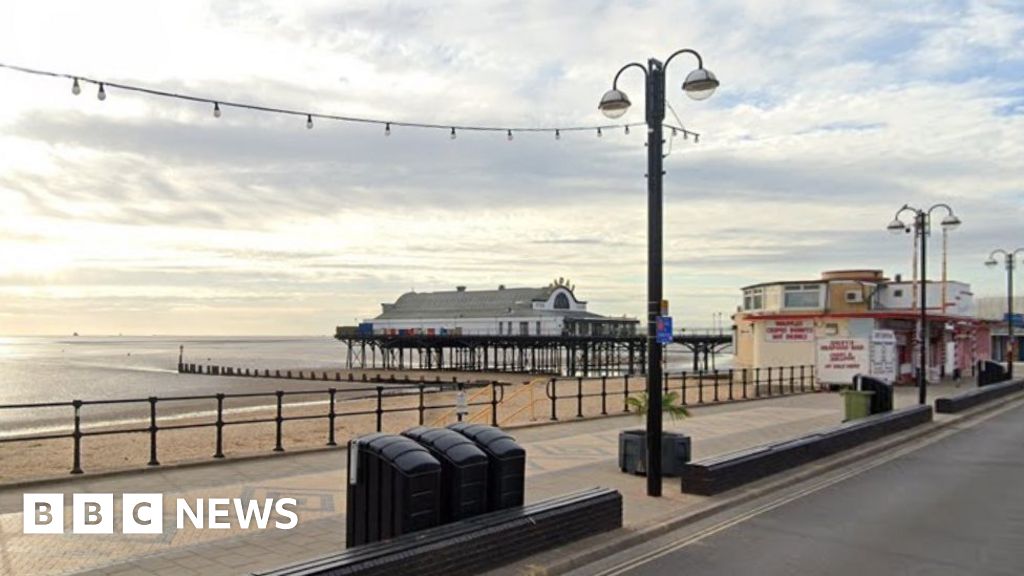 Cleethorpes: Girl, 15, dies after being pulled from sea