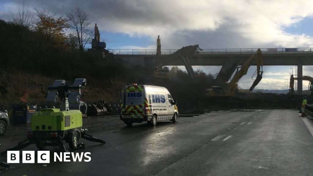 Delays expected as M74 section closed for bridge demolition - BBC News