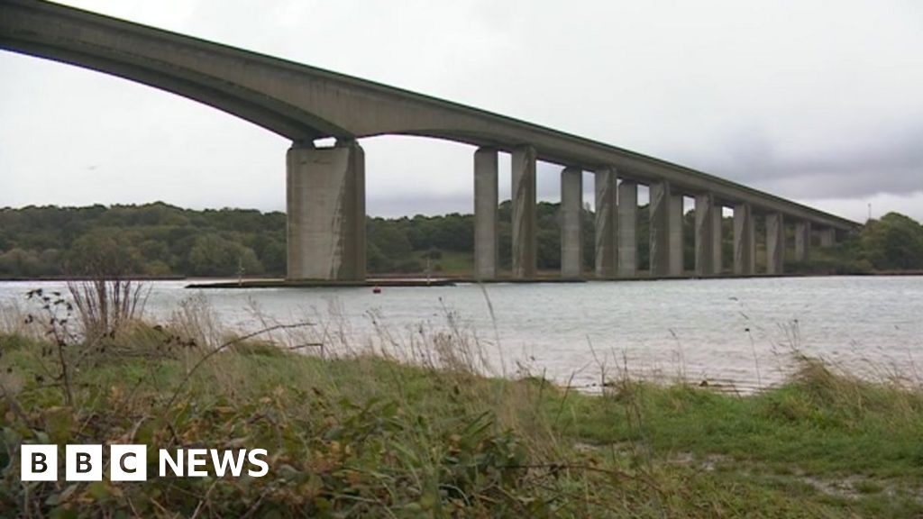 A14 Orwell Bridge to remain open during high winds BBC News