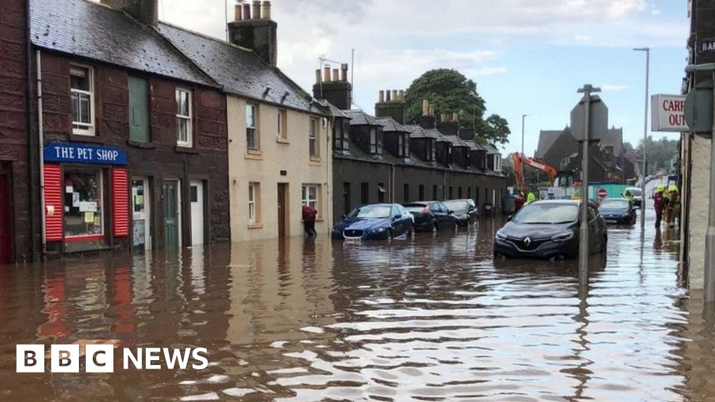 UK heatwave: Thunderstorms roll in after scorching temperatures